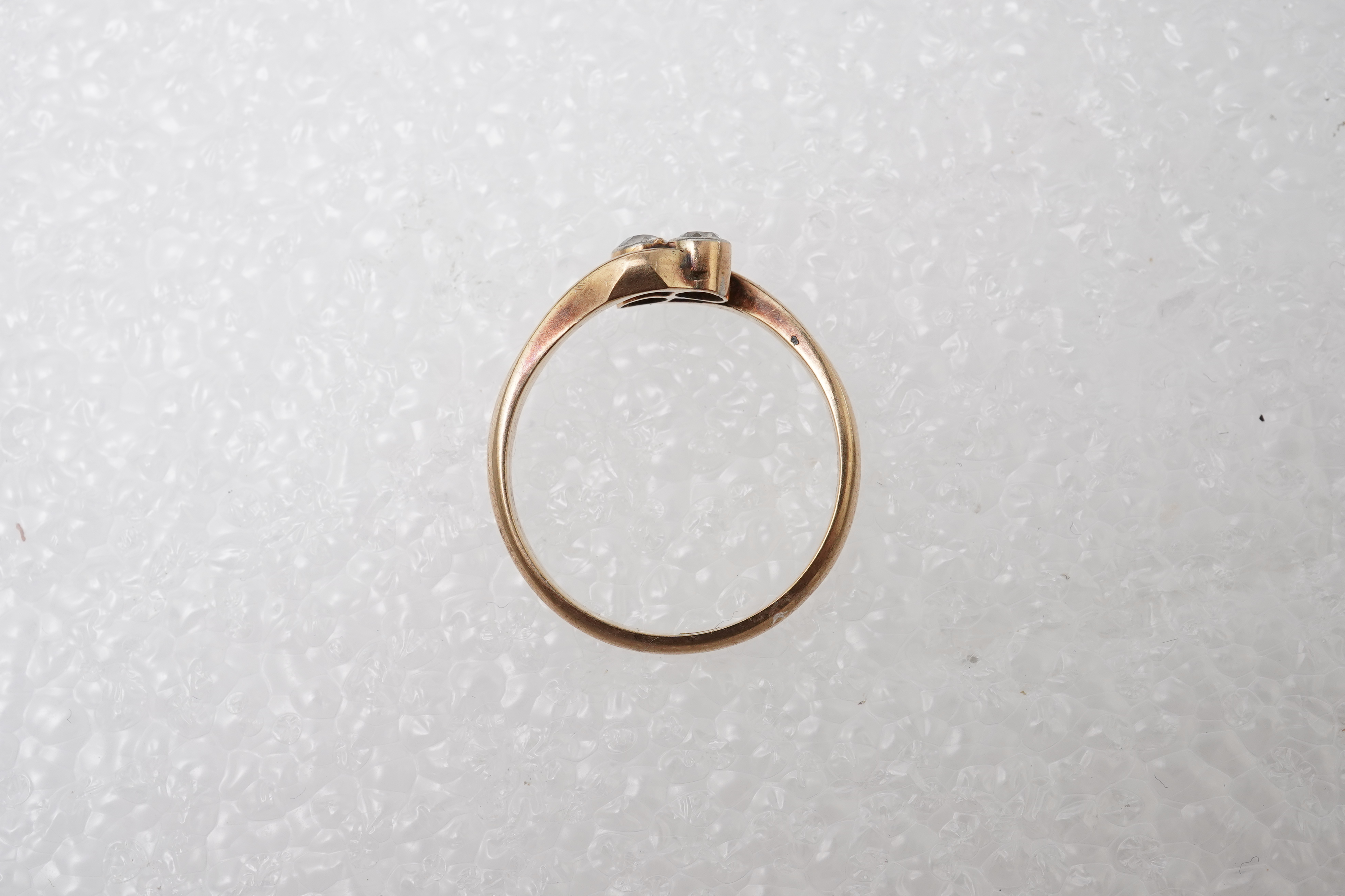 A diamond 'toi-et-moi' ring, early 20th century